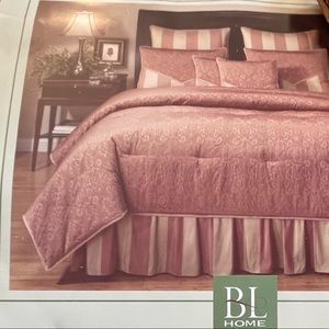 New Queen Bed Comforter & Shams